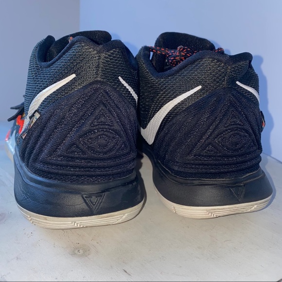 Nike Kyrie 5 Friends Special Edition GS 5Y - Picture 4 of 14